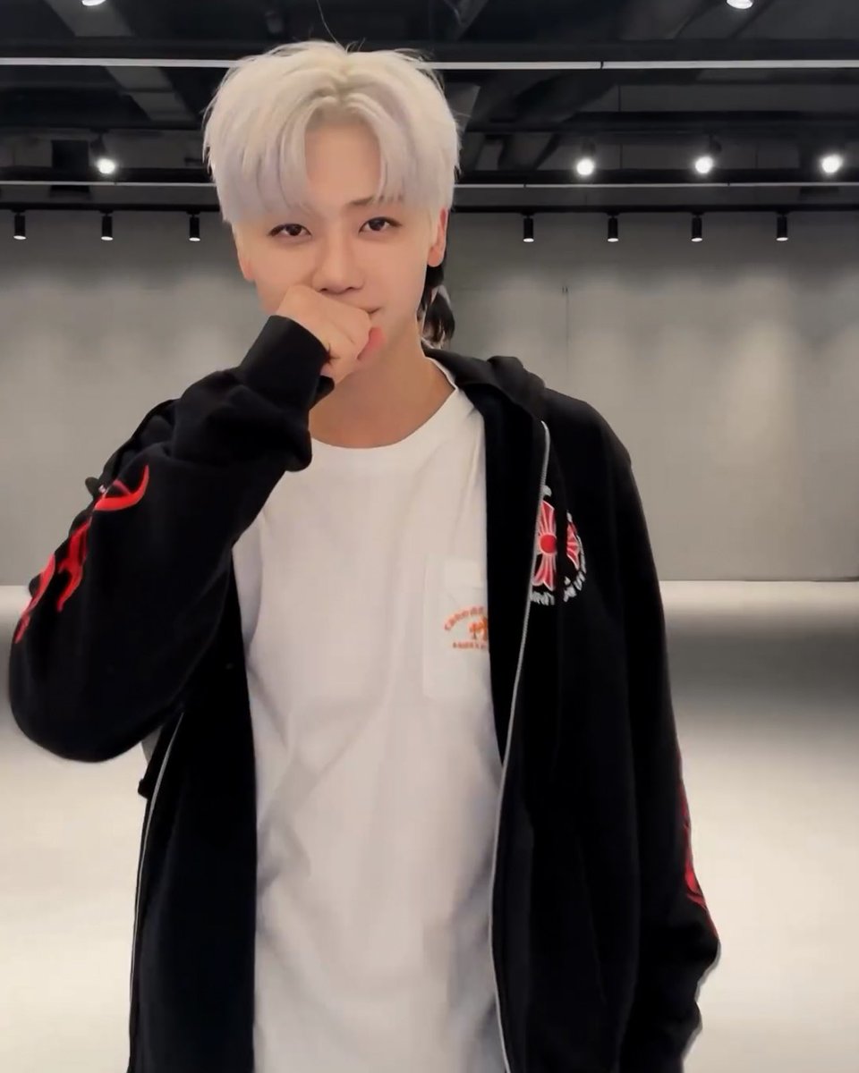 * 𝙪𝙣🍸 tweet media