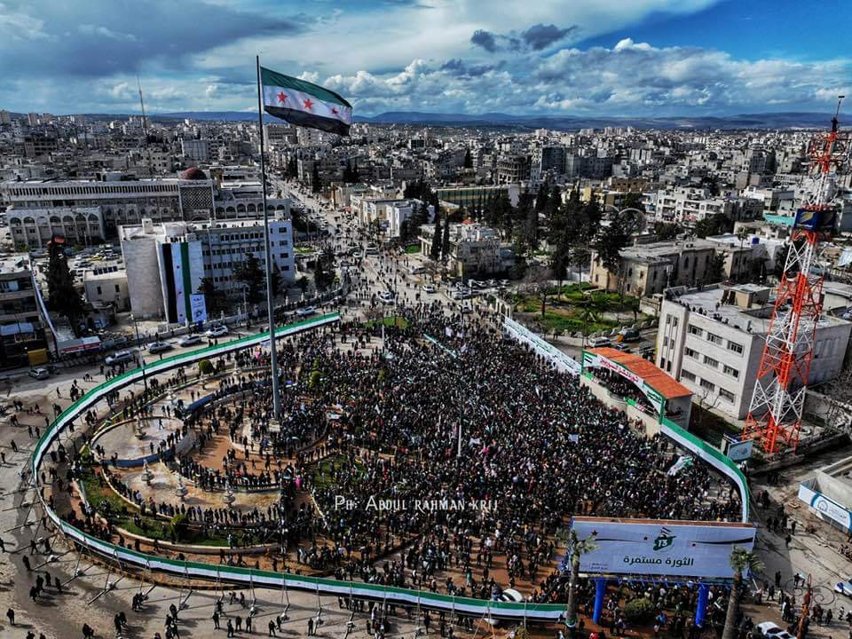 وسط جمود في الملف السياسي دوليًّا وحراك شعبي محليًّا.. تشكيلات سياسية جديدة في #الشمال_السوري.. هل تعيد لـ #الثورة_السورية صوتها الغائب؟ تقرير #عائشة_صبري في @NoonPost noonpost.com/206109