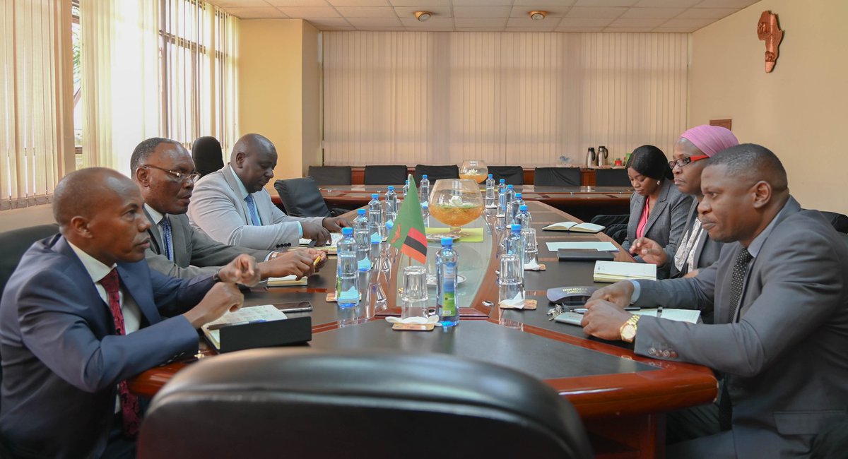 PeterQuest7's tweet photo. In matters Continental! @KSGKenya team led by Prof Nura, paid a courtesy visit at the High Commission of Zambia, Nairobi. The strategic meeting explored areas of Synergy between @KSGKenya & National Institute of Public Administration of Zambia. #partnership4development https://t.co/3xJh5VasWj