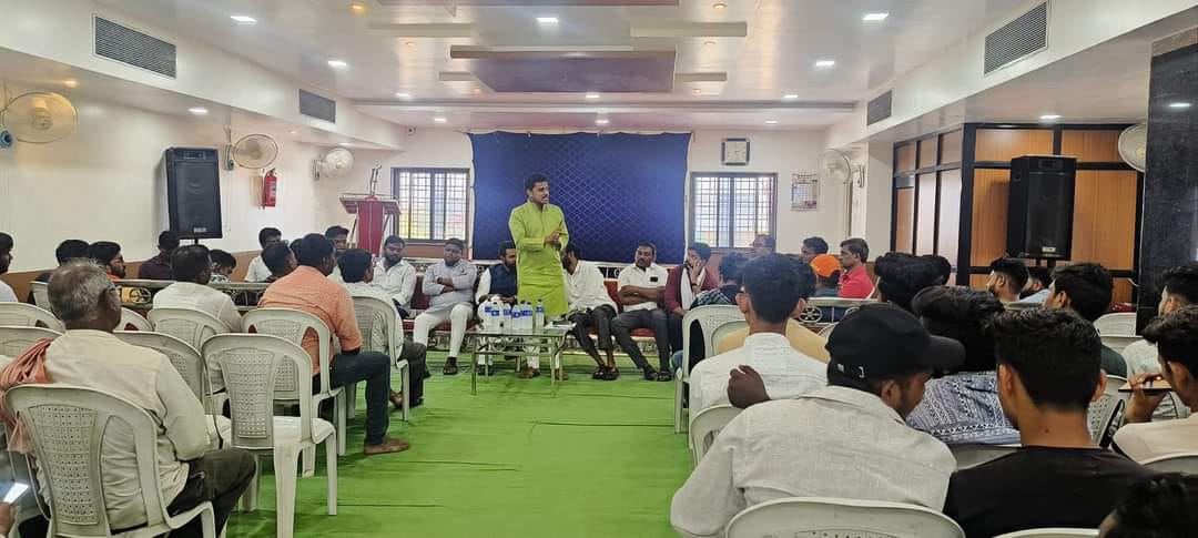 ASHISH DEOTALE (@ashishdeotale7) on Twitter photo बल्लारपूर विधानसभा क्षेत्रात मुल तालुक्यातील युवा मोर्चा पदाधिकाऱ्यांची महत्वपूर्ण नियोजन बैठक पार पडली. <a href="/narendramodi/">Narendra Modi</a> <a href="/AmitShah/">Amit Shah</a> <a href="/JPNadda/">Jagat Prakash Nadda</a> <a href="/Dev_Fadnavis/">Devendra Fadnavis</a> <a href="/cbawankule/">Chandrashekhar Bawankule</a> <a href="/SMungantiwar/">Sudhir Mungantiwar</a> बल्लारपूर विधानसभा क्षेत्रात मुल तालुक्यातील युवा मोर्चा पदाधिकाऱ्यांची महत्वपूर्ण नियोजन बैठक पार पडली. <a href="/narendramodi/">Narendra Modi</a> <a href="/AmitShah/">Amit Shah</a> <a href="/JPNadda/">Jagat Prakash Nadda</a> <a href="/Dev_Fadnavis/">Devendra Fadnavis</a> <a href="/cbawankule/">Chandrashekhar Bawankule</a> <a href="/SMungantiwar/">Sudhir Mungantiwar</a>
