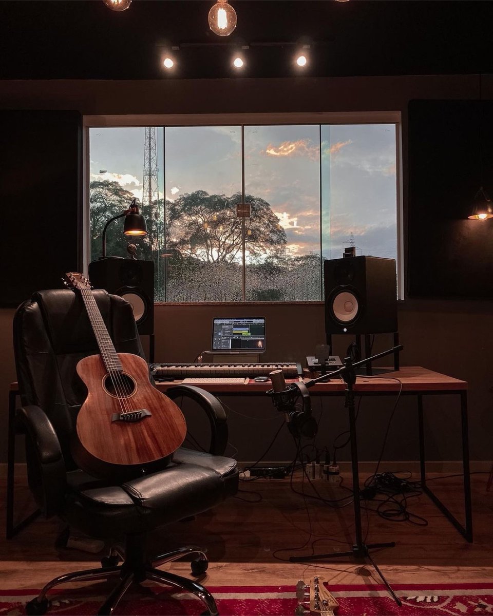 What or who has inspired you this week?

📷 instagr.am/_joaoferrer

#universalaudio #homestudio #uaapollo #musicproducer #audiophile