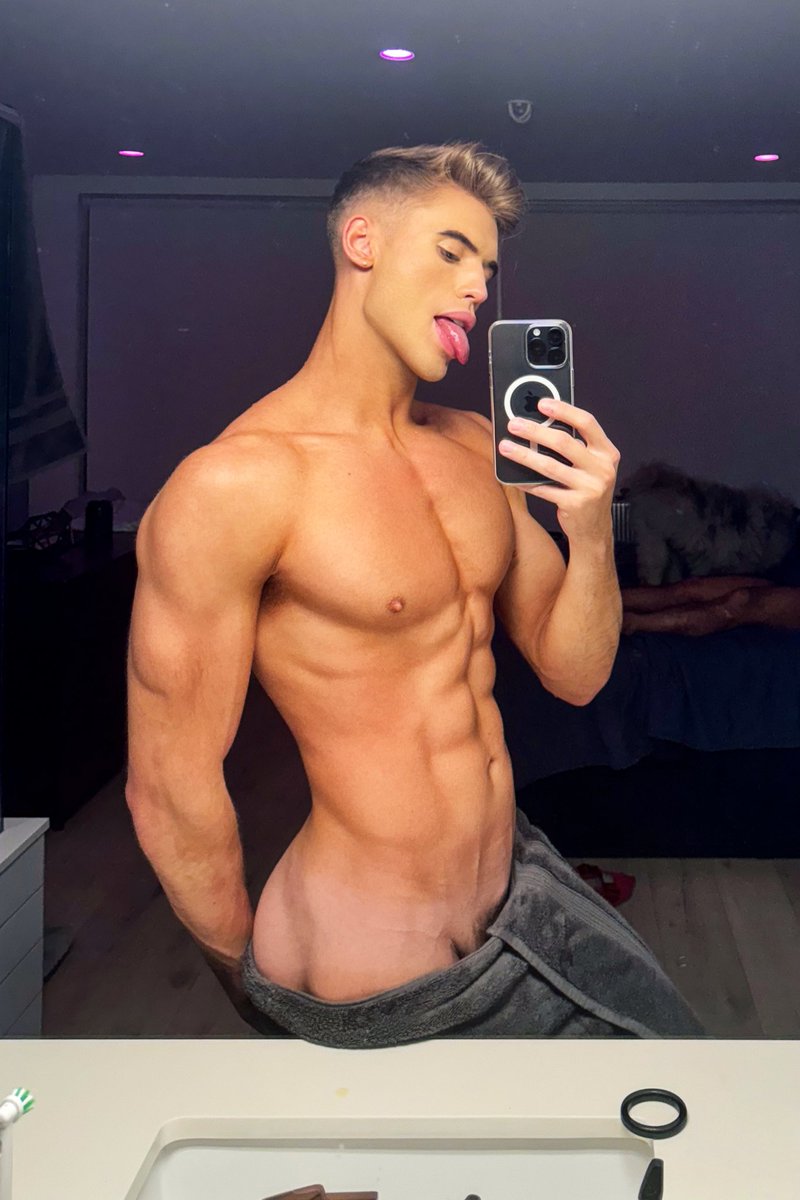 lucasdell's tweet photo. Palm Springs this weekend? 🥵 https://t.co/RTLHoPn5qY