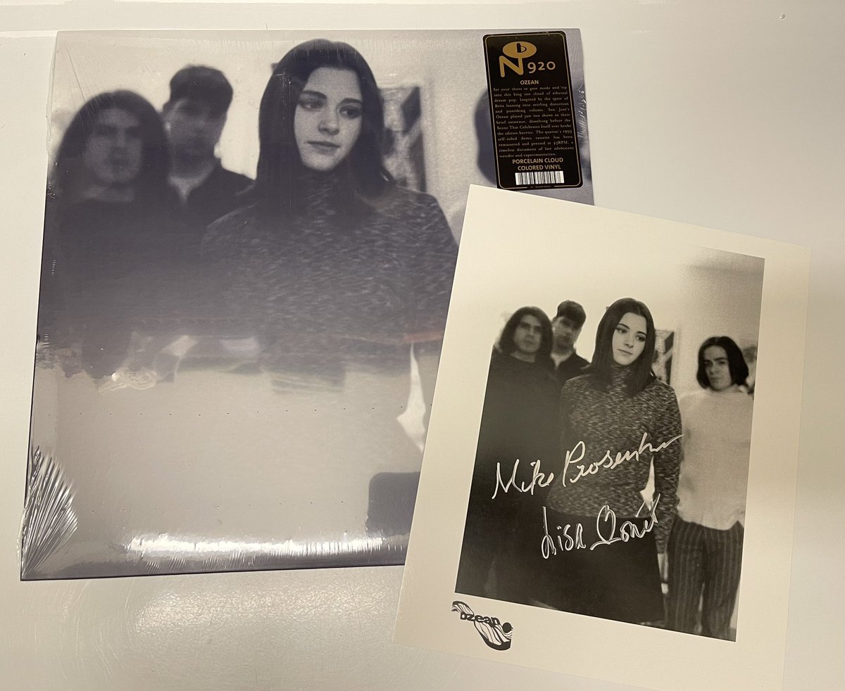 Fantastic mail day courtesy of @numerogroup with this very awesome & lovely Ozean record. And signed photo. 😍

#Ozean #Shoegaze #NoisePop #DreamPop #NumeroGroup