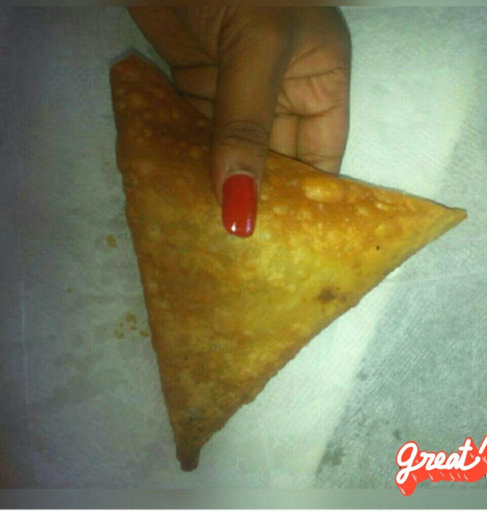mitchbels's tweet photo. @SheilaSkabugho Till you stop over kalekyera then you haven't eaten any samosa😋😋😋 https://t.co/9wyPChWjsd