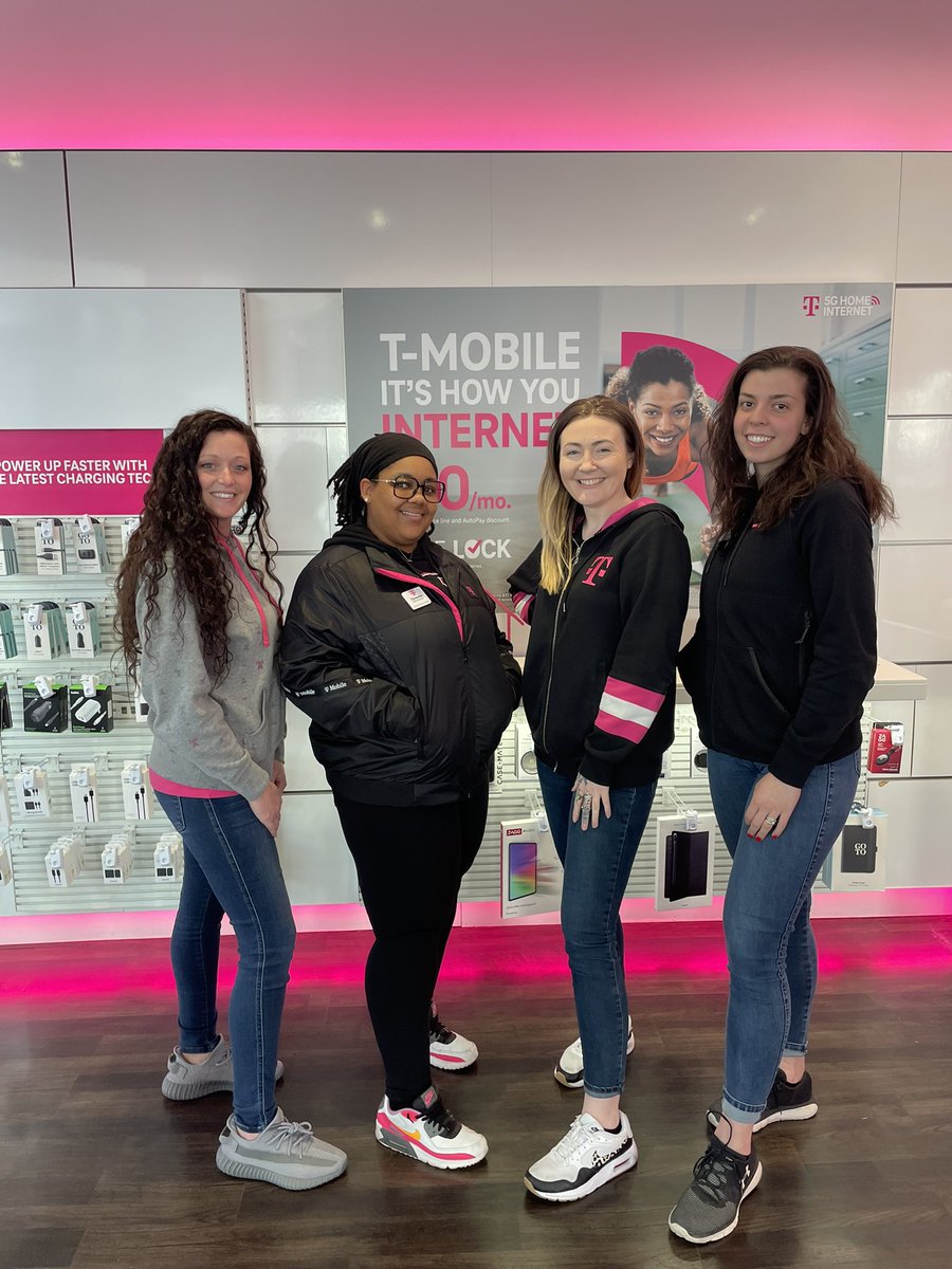 Not one but TWO of our amazing MAs certified to Mobile Expert today! Congratulations to Nesha and Ciera who did an amazing job serving our customers. #DYTFlightClub #TheFutureIsBright @smccloskey30 @domjrcoleman
