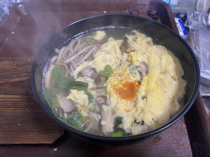 あったかそばがいただきたかったんで、乾燥しいたけでとじ蕎麦。 