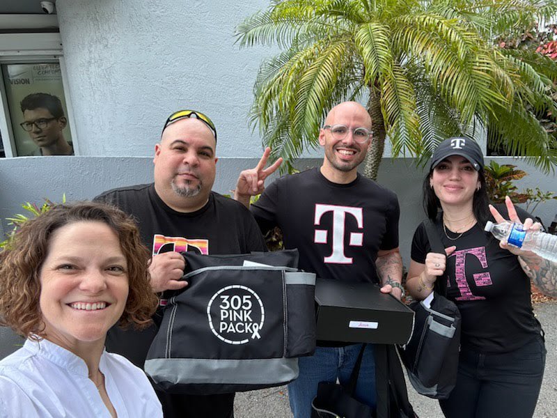 Miami Central Cancer Crushers volunteering @305pinkpack delivering Care Packages to Cancer Patients to help them alleviate the hardships they experience through their illness and give them emotional support! #TeamMagenta #VolunT @TMobile @Armandohdezgmm @denilson810 @T_JoLopez