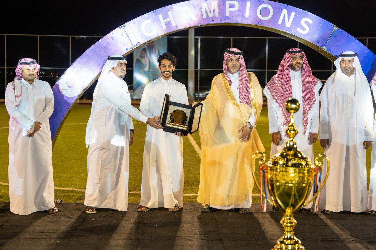 AL_M_k2's tweet photo. كما تم تكريم الفائزين ببطولة البلوت الأولى والتي شهدت مشاركة ٣٢ فريقا فاز بالمركز الأول فريق آل طارق وحصل على المركز الثاني فريق القلعة https://t.co/MrUQznQNuy