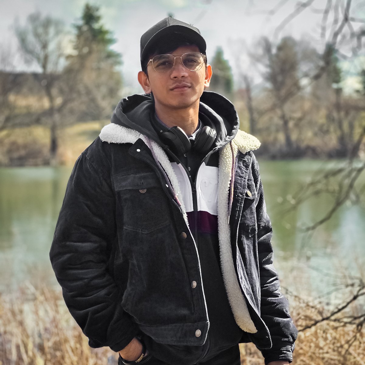 dablu_media's tweet photo. Backgrounds: Pay attention to background elements to avoid distractions and keep the focus on your subject, creating cleaner and more impactful compositions.#dablumedia #tips #tricks https://t.co/vh99e5tgXN