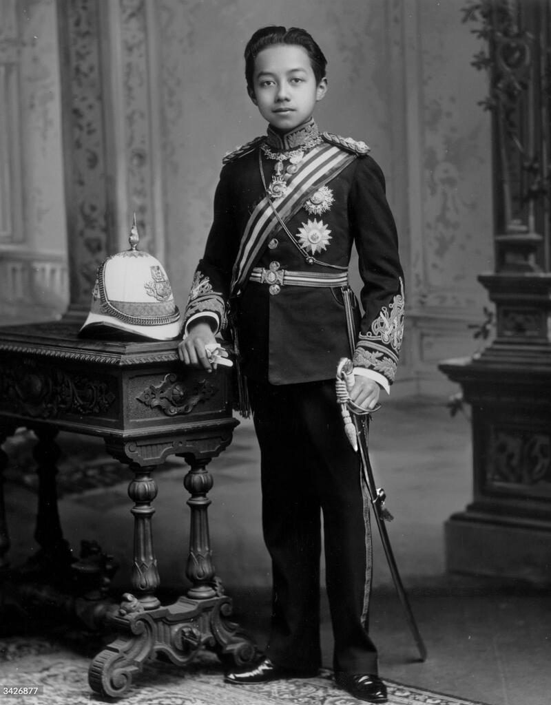 จริง ๆ มีเรื่องนึงของ รัชกาลที่ 6 ที่สงสัยว่าเป็นจริงหรือไม่มานาน คือเรื่องที่เจ้าชายไทย (มกุฎราชกุมารวชิราวุธ) จะได้เป็นเขยพระจักรพรรดิญี่ปุ่น

ต้นเรื่องความว่า มีข่าวลือในช่วงปี 1902 - 1903 ว่าเจ้าชายไทยในราชวงศ์จักรีจะได้เกี่ยวดองกับราชวงศ์ยามาโตะ