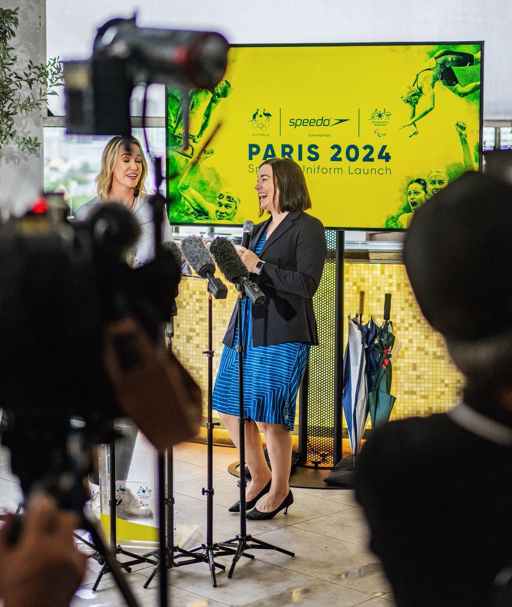 #CdMeares #Paris2024 #AllezAUS
I really do love what I get to do for work 🤗 @AUSOlympicTeam 
👗 🧥 @Sportscraft