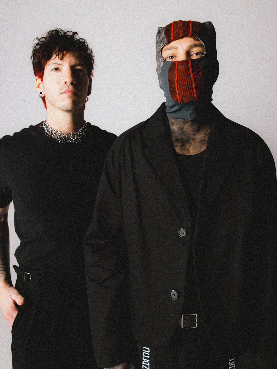 milocasla's tweet photo. “Nunca escuché un tema de TWENTY ONE PILOTS” 
SÍ QUE LOS ESCUCHASTE…

Abro hilo: https://t.co/TY2inD1qzl