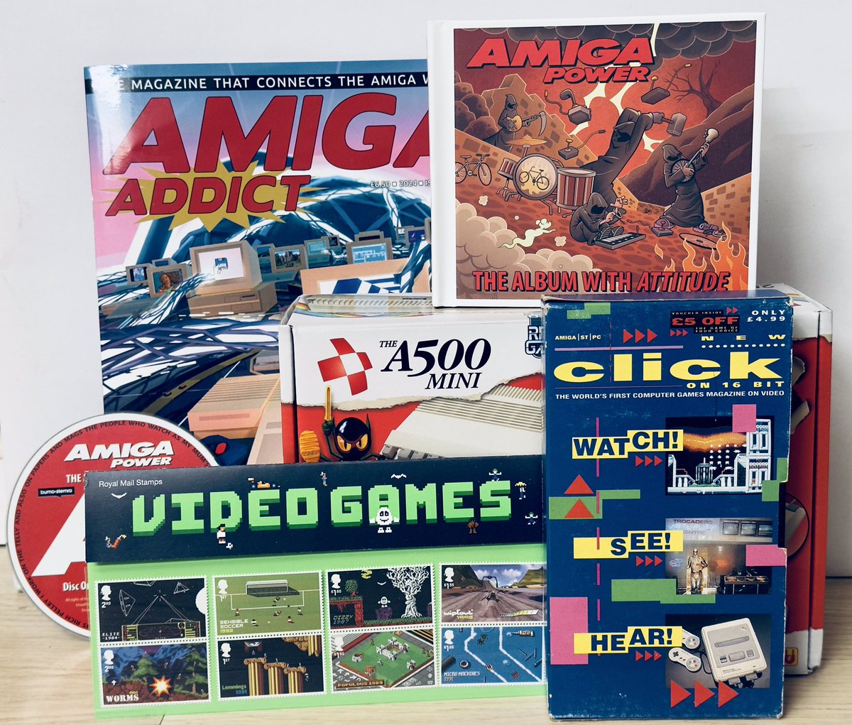 Just a few of my favourite things Amiga. I’m curious to know how rare the ‘Click’ magazine vhs is… #amigaaddict #amiga500 #amigamini @retrohouruk