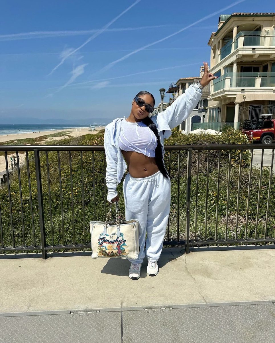 Beach Day 🏖️🌊☀️
#reginaecarter