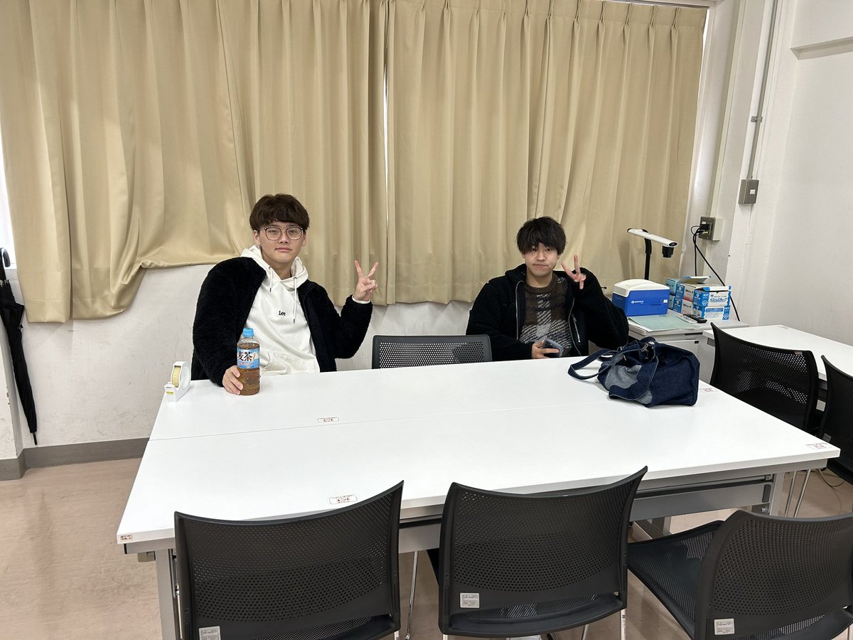 皆さんこんにちは！本日3/29日(金)のサークルガイダンス、卓球部は2号館の2-101にブースを設けています！！

サークルに関してであったり、分からないことがあればなんでも気兼ねなく聞いてください☺️

本日は2人の部員が心よりお待ちしております！！

#春から長大
#春から長野大学
#長野大学卓球部🏓