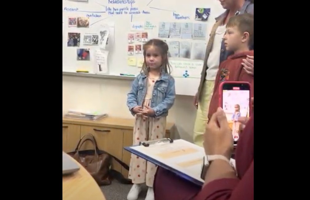 Meet Annie. This @TarvinES kindergartner uses a learning wall to empower her curiosity. The campus is focusing on inquiry-based learning, giving students independence as they explore complex ideas. @BruceLISD shared her story in his Supt. Report: bit.ly/suptrep328