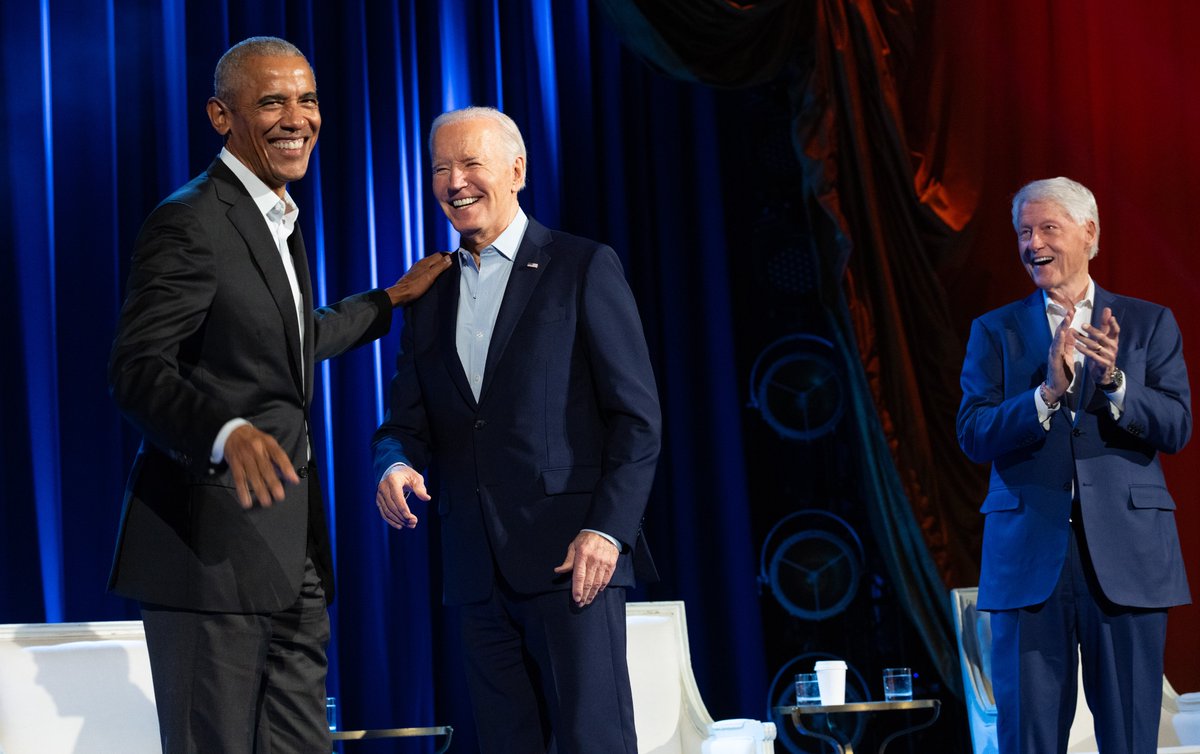 .@POTUS, @BarackObama & @BillClinton arrive on stage for a fundraiser at Radio City Music Hall in, New York, NY.