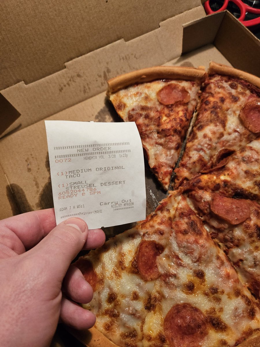 nvolquar's tweet photo. @godfatherspizza I am typically not one to complain but ordered through your app. This doesn't look like a taco pizza... https://t.co/xPeEgTgzTn