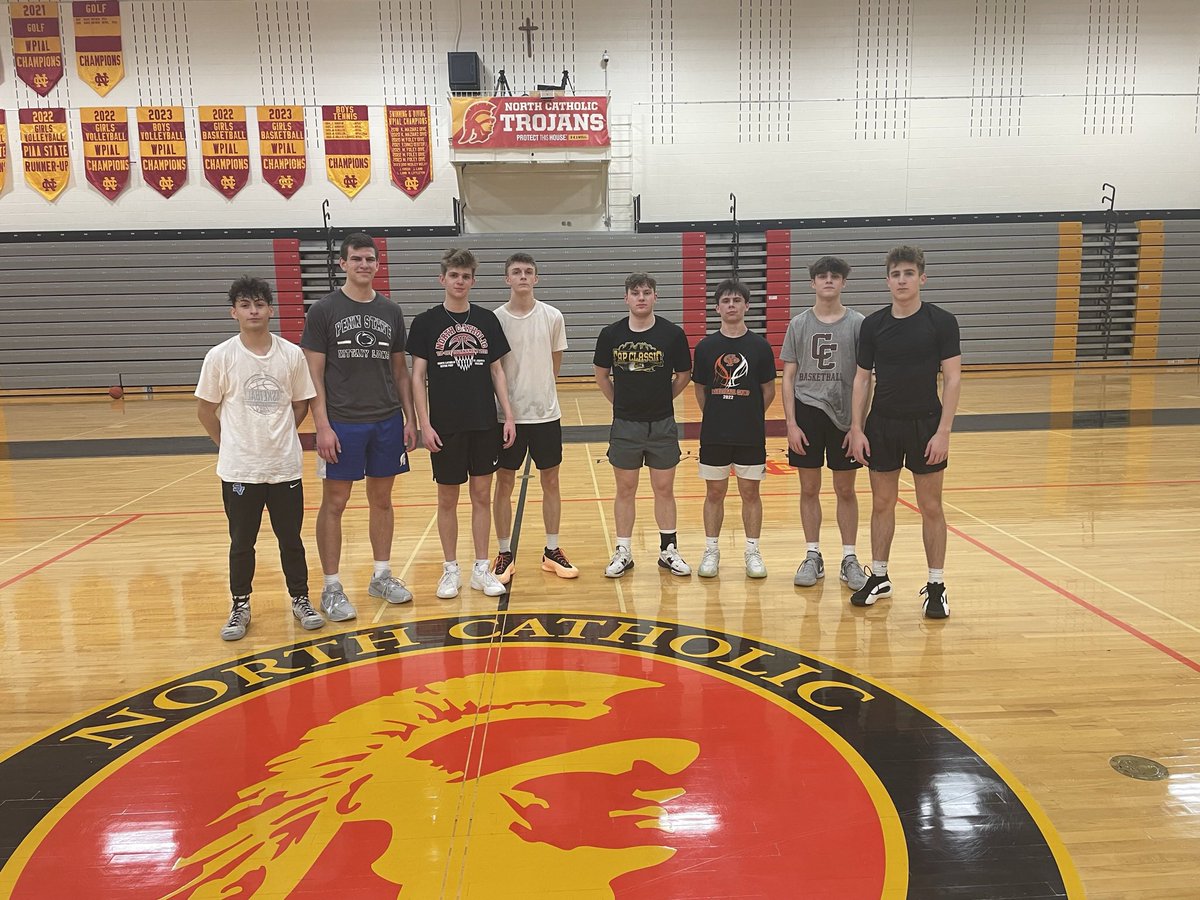 Another good one with these guys. Super spirited workout. Boys are competing💯 They will be ready to go @TheHoopGroup Pittsburgh Jam Fest in a few weeks! @cavemanbb @15tylerpepin @CalvinVento @OMaddalon @orourke_brady22 @SpencerKanne @maximuswill34 @GrossEvan1 @troy_ant1