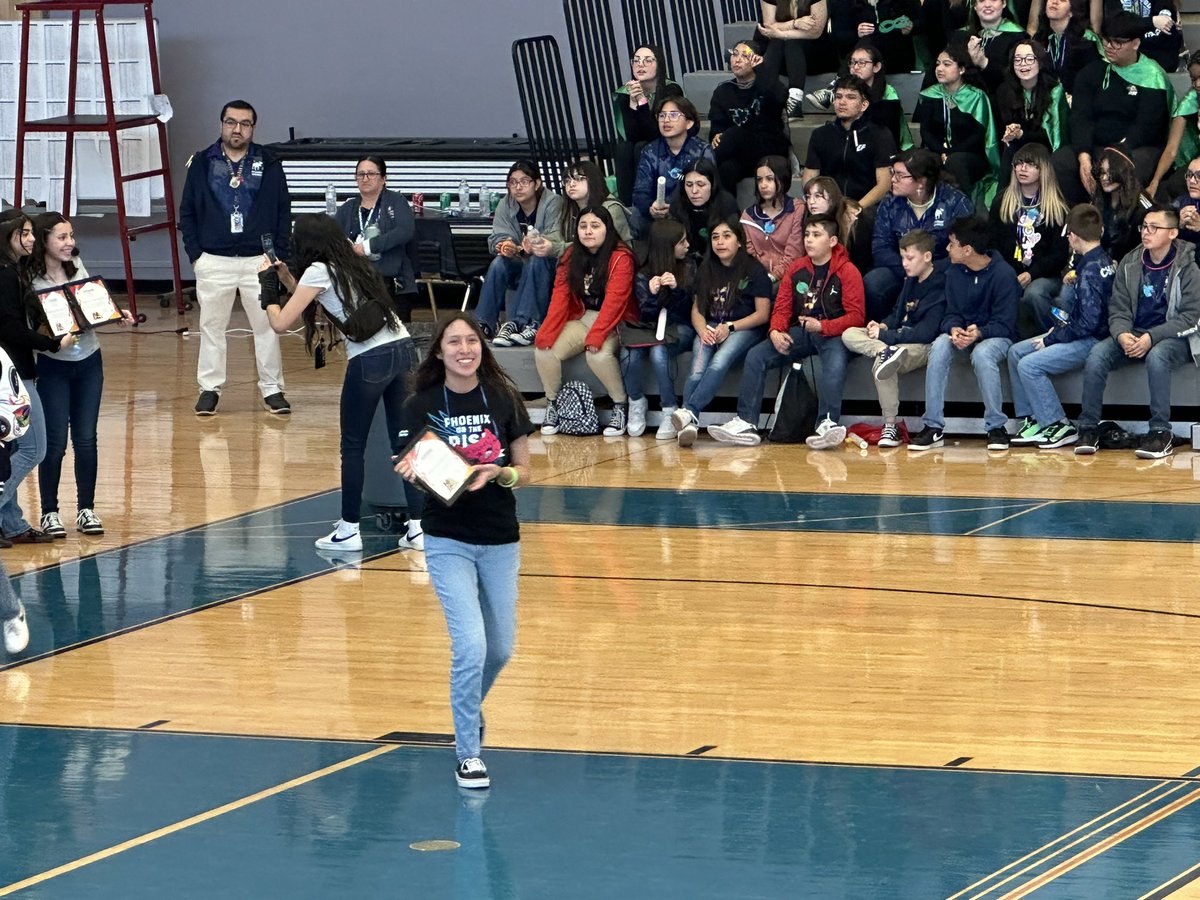 MECHS Student Council attends @District9StuCo Spring Conference #PhoenixFamily #TeamSISD @Dungan_MECHS @delacruz_MECHS receive their Superior Scrapbook Award! Special thanks to Kristina & Yasmine for their work on documenting our projects in our StuCo Scrapbook!