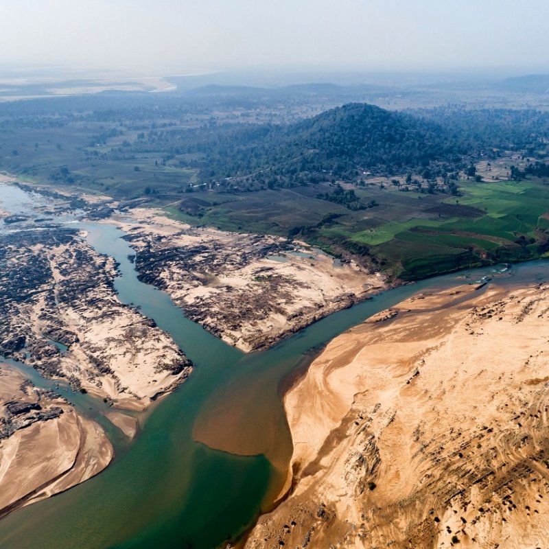 इंद्रावती नदी भारत के मध्य-पूर्व क्षेत्र में स्थित छत्तीसगढ़ राज्य के दक्षिण में स्थित बस्तर संभाग के मध्य में प्रवाहित इंद्रावती, इस क्षेत्र की एक प्रमुख नदी है। अपने प्रवाह से मानव समुदायों, वन तथा जीव-जंतुओं को जल संपदा से परिपूर्ण कर जीवन संचरण में सहायक होने के कारण बस्तर…