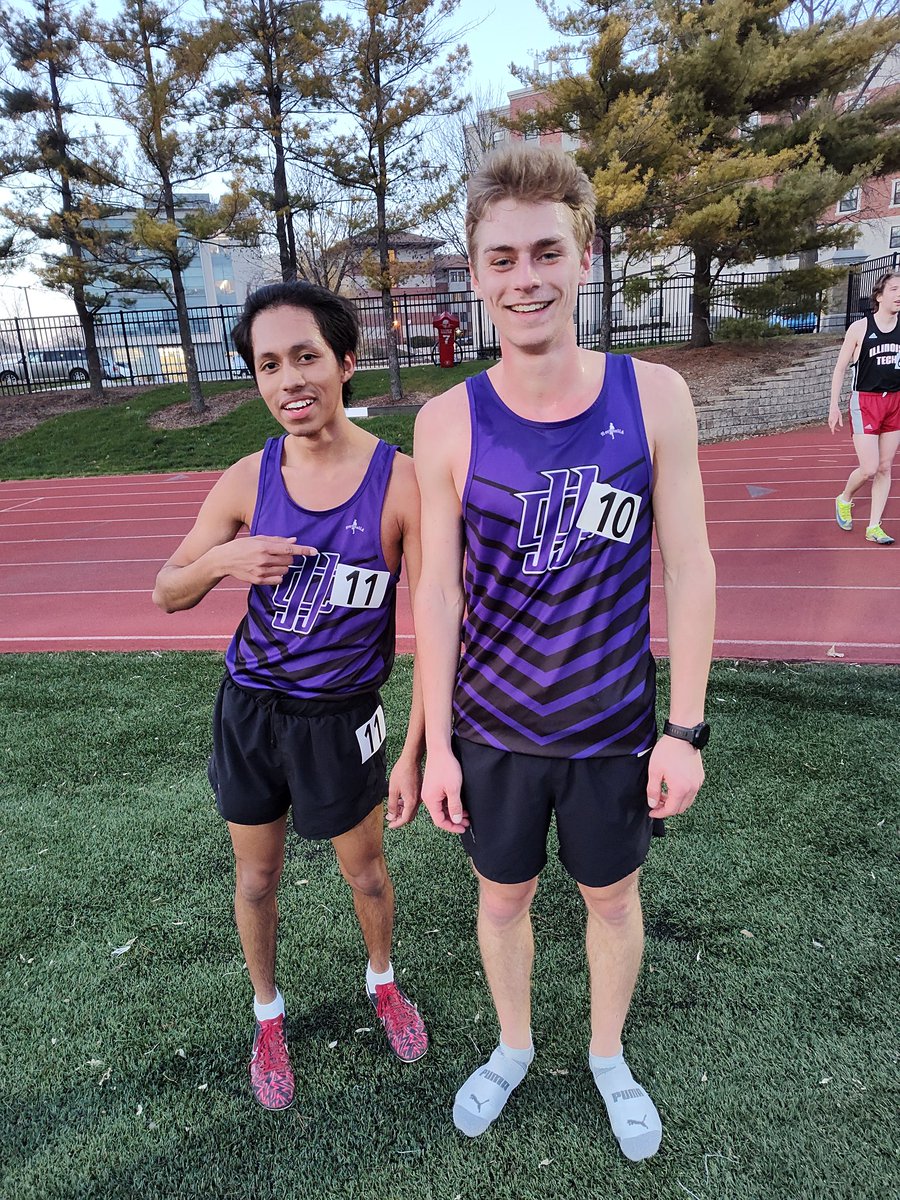 Great way to finish off the night as the Wolves Alejandro Santos and Andrew Ciarlette qualify for Nationals in the 10K. Andrew had over a minute PR and it was Alejandro's first 10K of his career. #Hearthehowl Go Wolves!