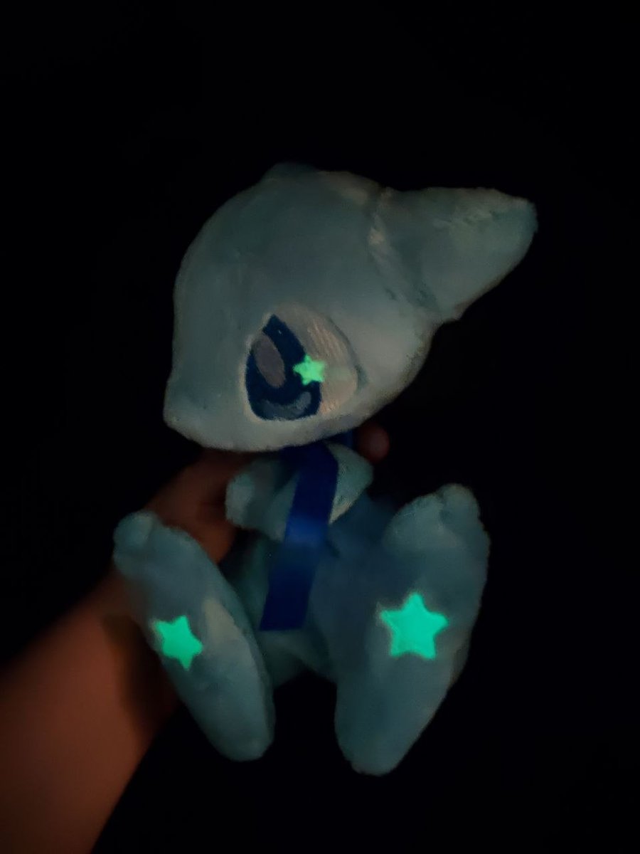✨💫⭐️Shiny and glowing in the dark :3 mew!