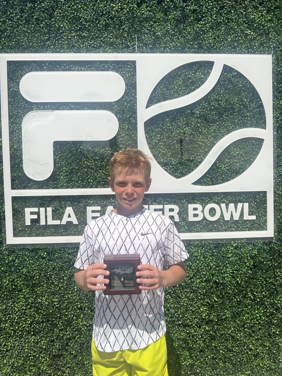Bronze Ball at the @easterbowl for 12U!!! I wanted gold so bad, but ran into the eventual winner in the semis! @SOLINCOsports @head_tennis 🎾 ❤️ 💪