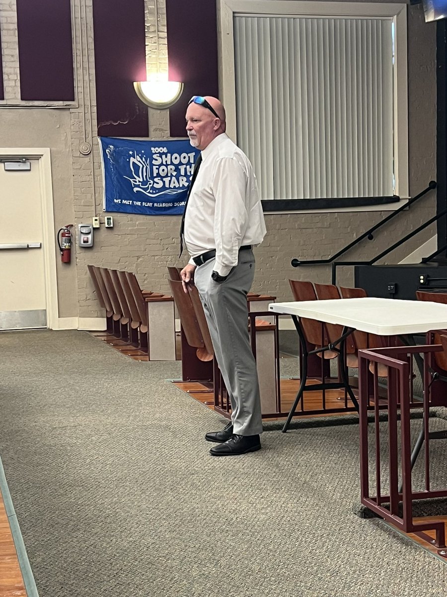 Great turnout for Parent Academic Night @DMSTIGERTWEETS tonight. We reviewed the academic pathways available for our students from middle school to high school to college and beyond. Thanks to our parents, students, teachers, @DunnellonHigh and @WestPortHigh for coming out!