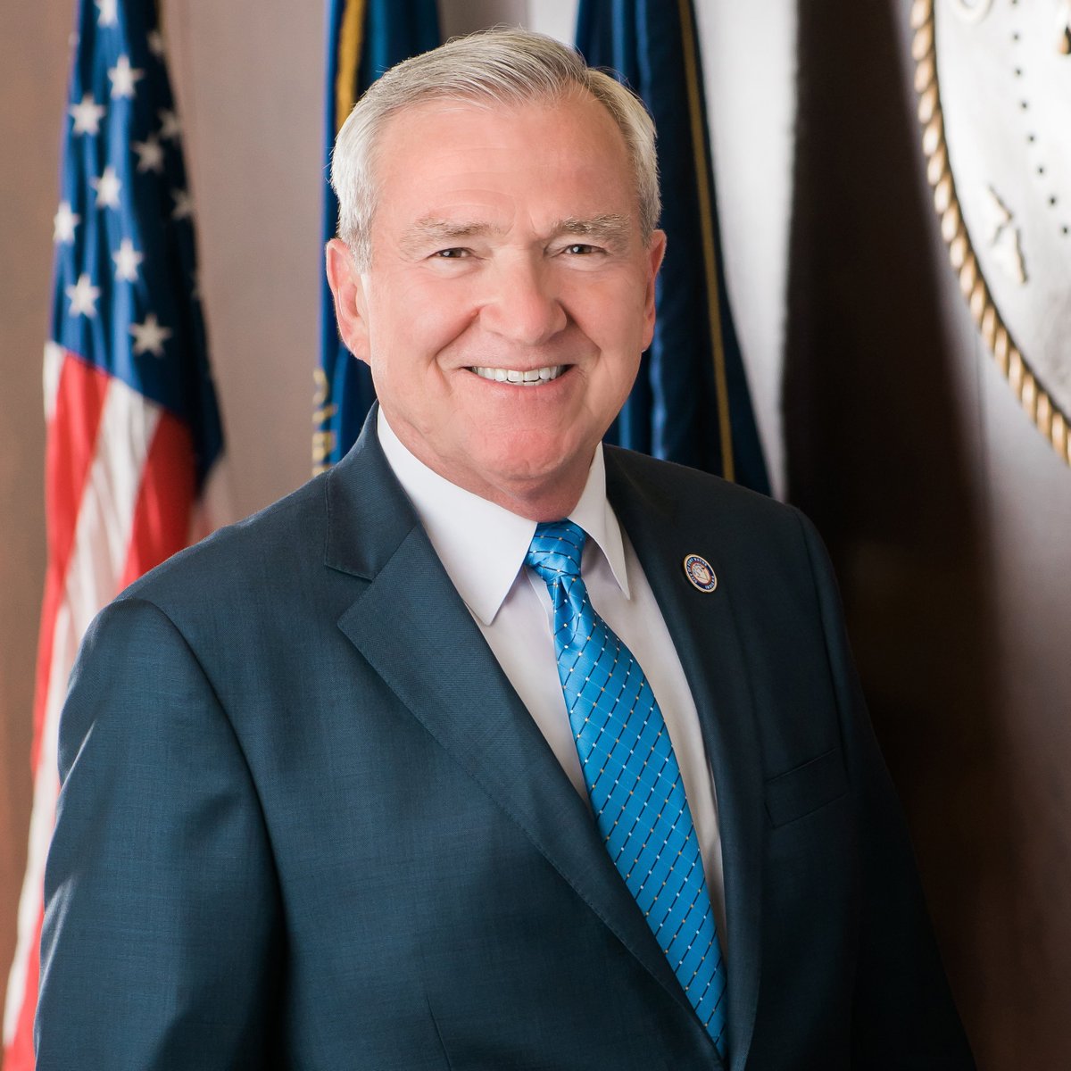 In 8 days time, IN has lost two extraordinary public servants. Last week, we were heartbroken to lose Indpls Sen Jean Breaux, &amp; today we are newly saddened by the passing of Fort Wayne's Mayor Henry.  My heart is heavy tonight for their families &amp; the communities they served.🙏