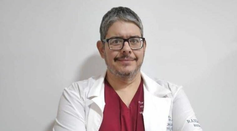 primeraPY's tweet photo. DESCANSA EN PAZ DR. MIME🕊️
🔹Miguel Ángel Velázquez mejor conocido como “Doctor Mime” falleció tras sufrir un infarto, según fuentes
🔹Reconocido neurocirujano y director del Instituto Nacional de Salud, dependiente del MSPBS
🔹La información fue confirmada este jueves de tarde. https://t.co/rZJxIzDlB2