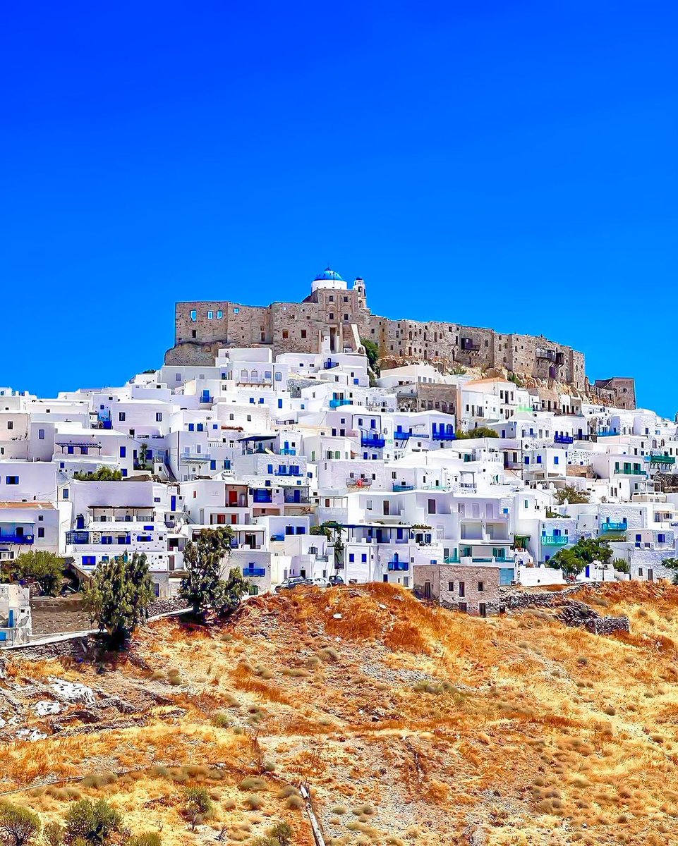 The “Butterfly of Aegean”, #Astypalea is the island whose wild beauty enchants even the most demanding visitor. The barren rocks combined with the crystal blue waters and golden beaches, create an image close to paradise as if was taken from a painting.
if 📷 travelgreece