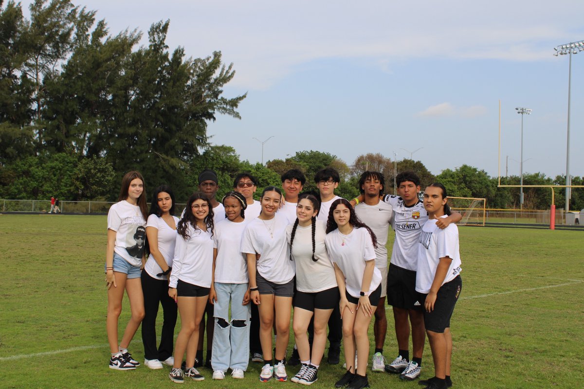 SeedeenNihara's tweet image. Battle of the AVID CLASSES . 
Our first AVID 4 LIFE day . 
Filled with tons of WICOR and endless amounts of memories for a lifetime . 
#timekeepers #reporters #harmonizers #avidamazing 
@fhhs_avid @AVID4College