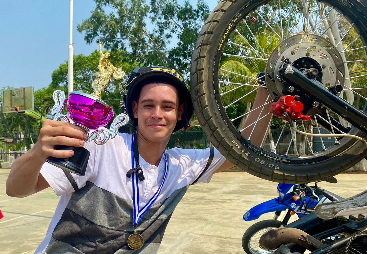 La emoción sobre ruedas se disfruta en Nindirí, durante la Competencia de Bike Light Moto Acrobacias 🏍️🏁✨ parte de las actividades de este #VeranoAlegríaFamilia #NicaraguaLinda #28Marzo