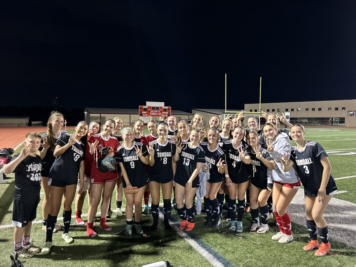 On to Round 3️⃣ For your Lady Cougars!! 🥅 @gabbymccuistion x2 @GreensageTatum x2 Sam C, @AveryKelley2025 @Avery_brooke05 🅰️ @GreensageTatum @AveryKelley2025 @gabbymccuistion @karlygershon @Izzy_G08 Way to go, great #asone effort ❤️🤍🦬 @THS__athletics