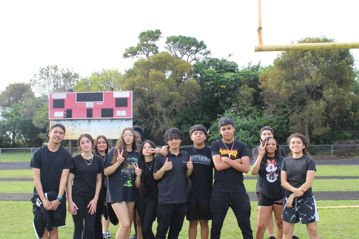 SeedeenNihara's tweet image. Battle of the AVID CLASSES . 
Our first AVID 4 LIFE day . 
Filled with tons of WICOR and endless amounts of memories for a lifetime . 
#timekeepers #reporters #harmonizers #avidamazing 
@fhhs_avid @AVID4College