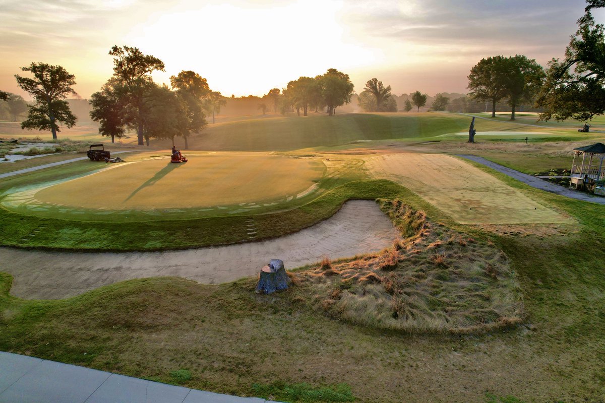 BendelowGreens's tweet photo. Don’t get me wrong..I hate cold and will be the first  winter in the south as I get older but…..

It’s pretty bizarre to think that I can be a member of these two clubs in Iowa for about the same cost of the one week of golf my son and I played Arizona and California over Spring Break. 

Mostly show and go, no tees times and the courses themselves are arguably as good or better than all the courses we played in the SW. 

Yes but the weather…
We play “comfortably” 8 months out of the year with an average high in those months of 60 degrees.  
(45F - 82F avg high range)

Doesn’t seem so bad?