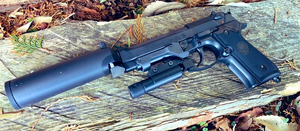 panda_copanda22's tweet photo. 消音効果はゼロ。
だが…それがいい！！
#エアコキ
#xm9 
#麻酔銃おじさん 
#金曜日のハッシュパピー https://t.co/sYhVPVQC08