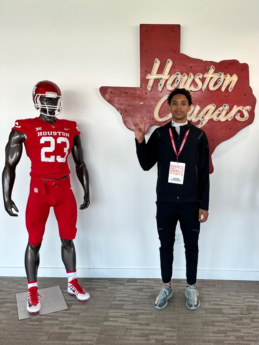 I had a fantastic unofficial visit to @UHCougarFB today! I appreciated the hospitality and love that was shown to my family and I. #GoCoogs