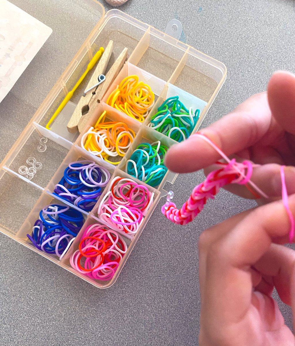 🌈 Friendship Bracelet Club 🌈 Today was the first day of our new club. The kids were very excited to make their first type of bracelet! @AZTeaches @ms_alexiou