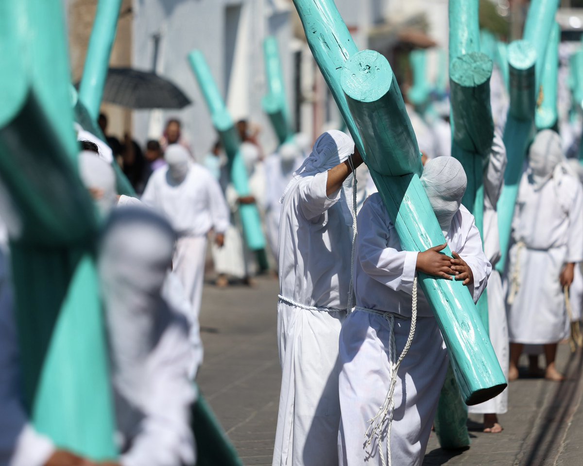 agencia_24mm's tweet image. 📍Temascalcingo, Estado de México.28/03/2024.-

Desde 1902, la #HermandaddelosCrucíferos recorre las calles del barrio de la #Cabecera en #Temascalcingo, en los Días Santos para expiar pecados y pagar mandas. Se trata de un acto de fe y devoción que ha perdurado de generación en