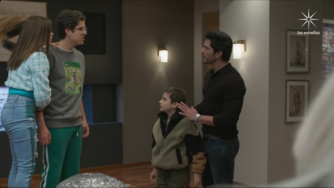 Bosco le dice a su papá que nunca va a aceptar a paz y del coraje le dice que los odia y Esteban estuvo a punto de pegarle y Eder lo detiene y le dice que ya no se peleen y que el si quiere a paz #ElAmorNoTieneReceta