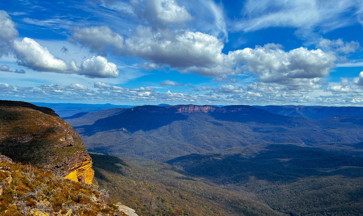 A blue sky is a very underrated blessing !!
#BlueMountains #Yaxphotography