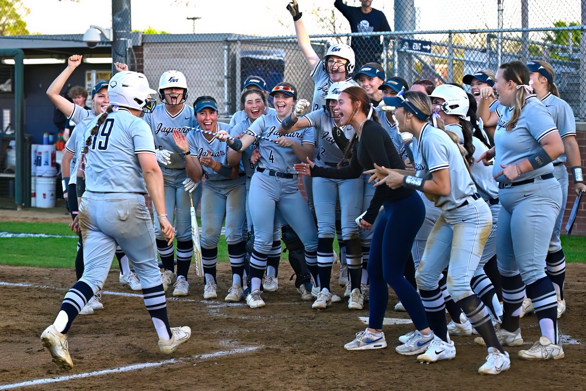 lorenziniphotog's tweet photo. Beautiful night for softball. It was "Journey to Dream" night with Lady Jag legend Nesa Grider (with seniors from Flower Mound &amp; Lewisville) as well as Teacher Appreciation night highlighted with Avery Brock's 5th home run of the season! https://t.co/jTkgylSZ2z