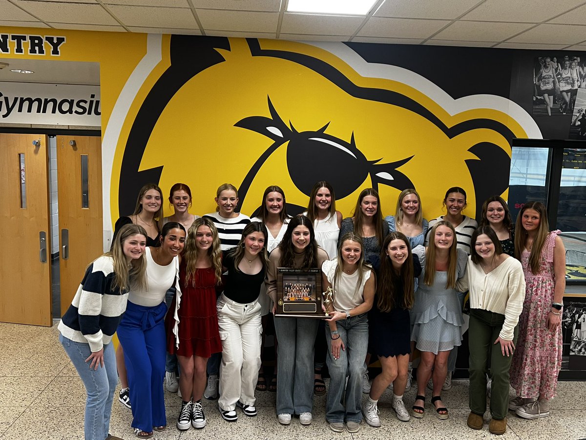 It was a great banquet night celebrating the 23-24 season! So much to be proud of from this year! An amazing group of young ladies that represented the #BlackandGold so well! #FEAT 🐻⬇️