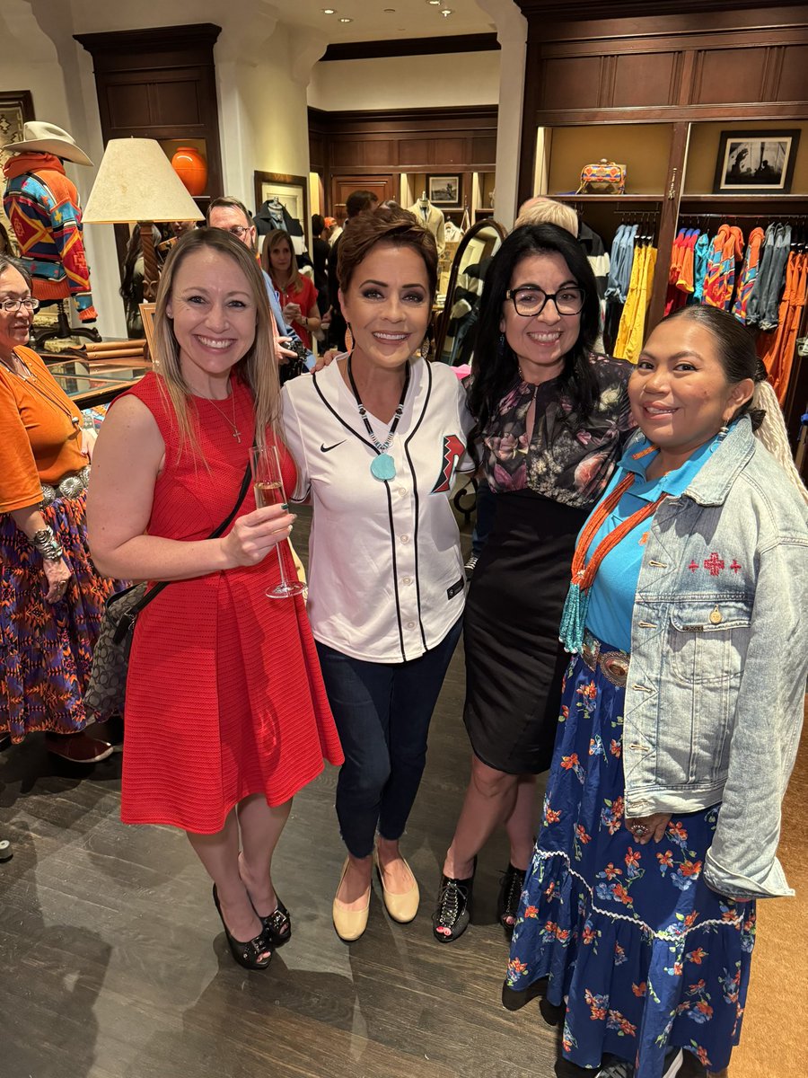 .@KariLake celebrated Naiomi Glasses, the first Ralph Lauren Artist in Residence, an evening to uplifting our Native People! What a great night to honor and empower a wonderful Indigenous woman, artist, entrepreneur- and skateboarder! #NativeVote #KariZona ✊🏽❤️🏜️