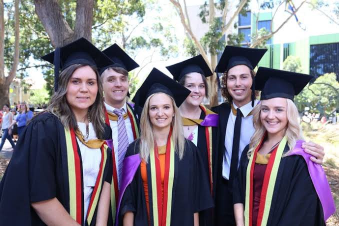 The latest Aboriginal graduates from UNSW. 

Under DEI they got admitted with much lower ATAR and don’t have to pay HECS. 

Press ❤️ if you had enough of Albo and DEI rubbish.