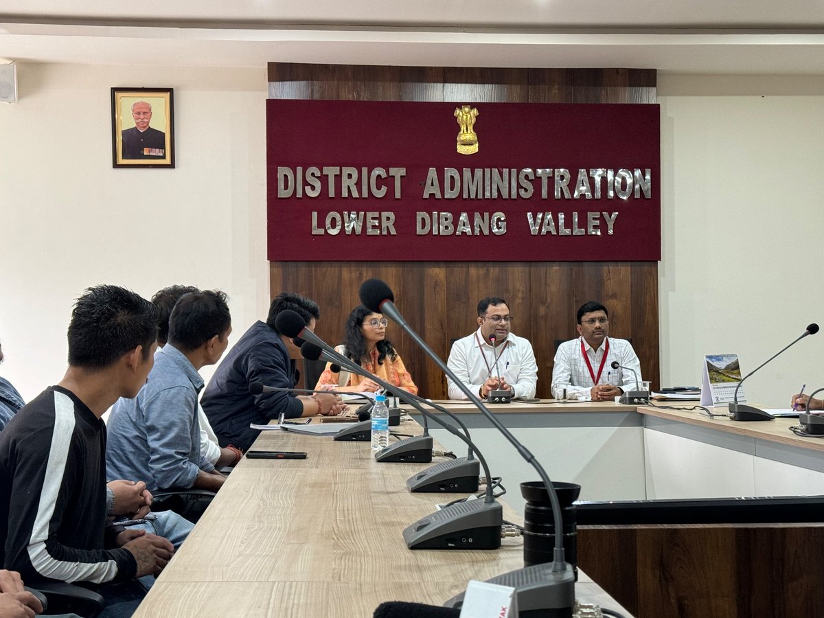 A meeting of the prospective candidates/representatives of Political Parties of 42-Dambuk and 43-Roing AC with the General Observer Lingraj Panda(IAS), Expenditure Observer Dhirajkumar D. Kamble (IRS) and DEO Soumya Saurabh(IAS) was held at Roing.