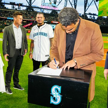 Nelson Cruz signs a one-day contract on the field on Opening Day.