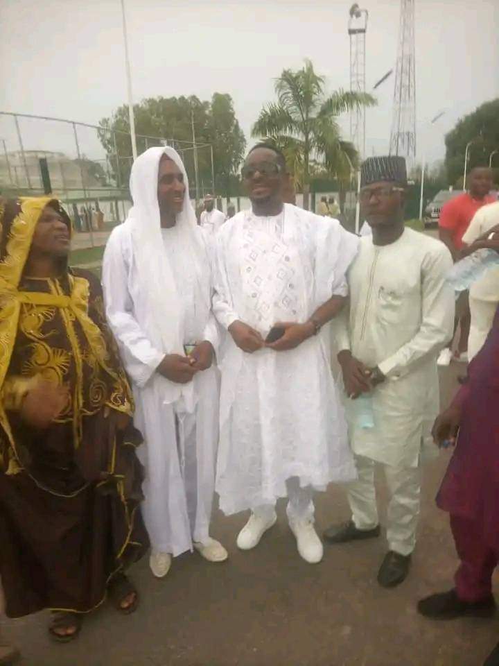 🤝✌️🕊️❤️ In the spirit of Eidul-fitr celebrations here in our beloved South East, Ala Igbo. Here is a popular @nollywood actor with multiple awards🏆who starred in over 300 movie 🎥🍿, who commands respect as a movie king 👑 EMEKA IKE celebrating eidul-fitr peacefully with Barr.…